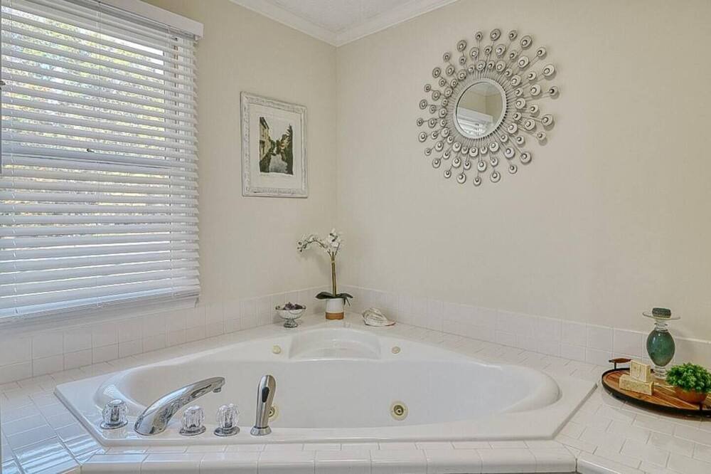 Photo of Bathroom in Dacula