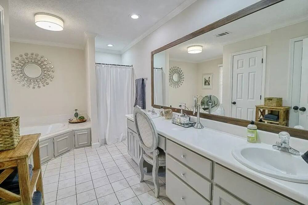 Photo of Bathroom in Dacula