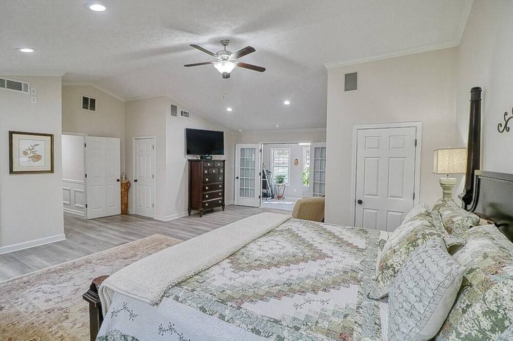 Photo of Bedroom in Dacula