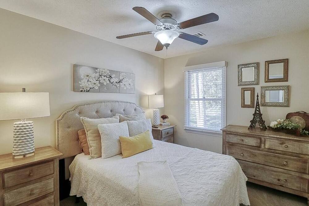 Photo of Bedroom in Dacula