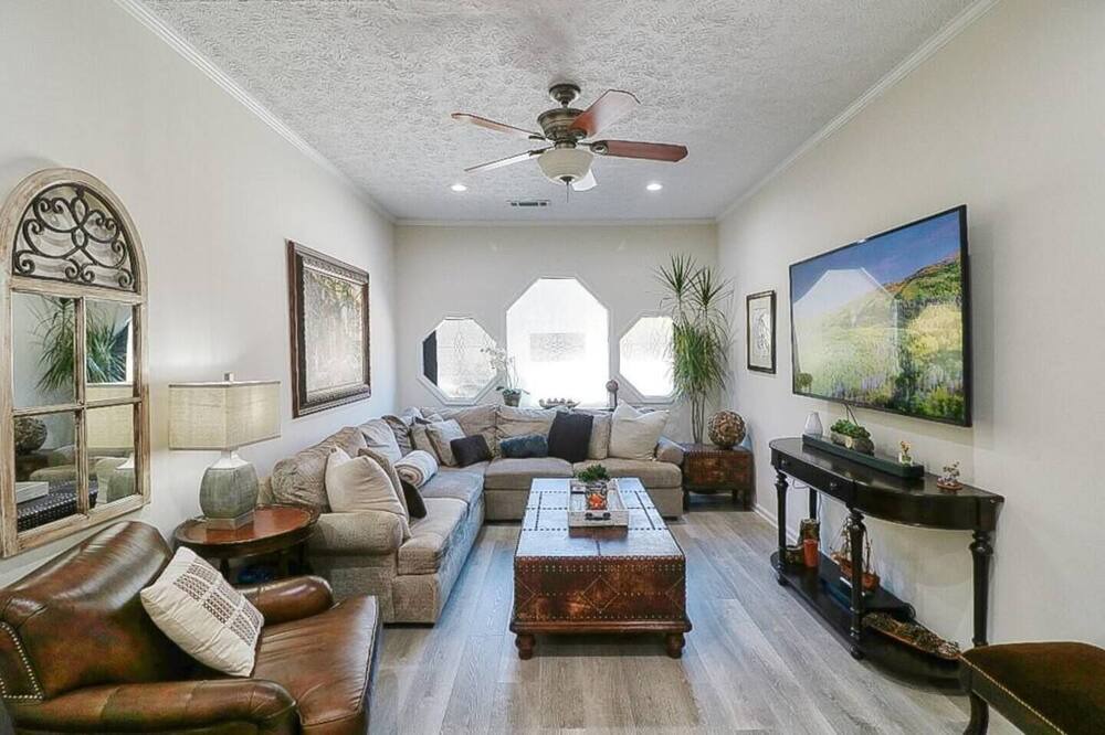 Photo of Livingroom in Dacula