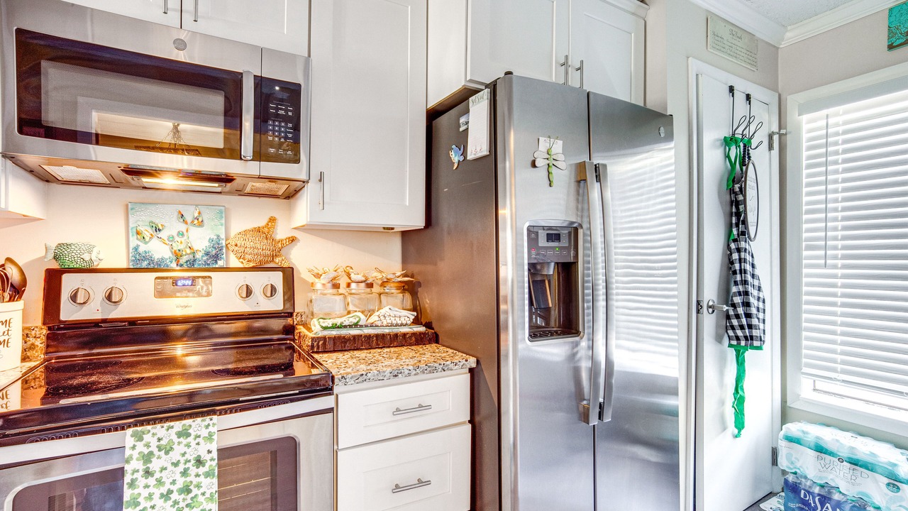 Photo of Kitchen in Oceanmarsh Subdivision