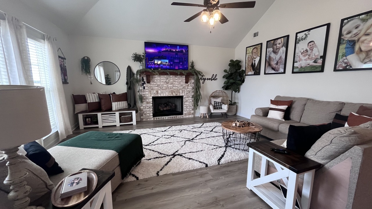 Photo of Livingroom in Langley