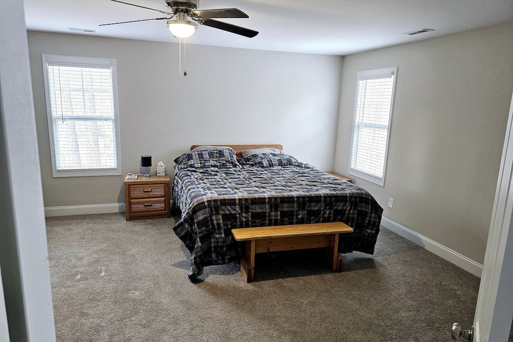 Photo of Bedroom in Seven Lakes