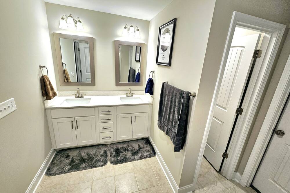 Photo of Bathroom in Seven Lakes