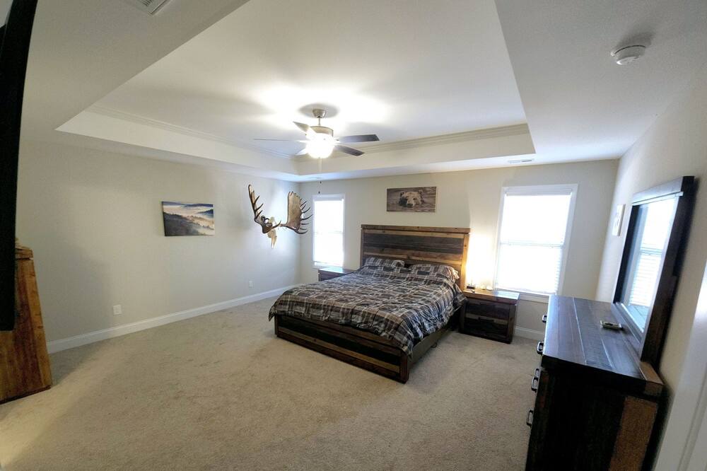 Photo of Bedroom in Seven Lakes