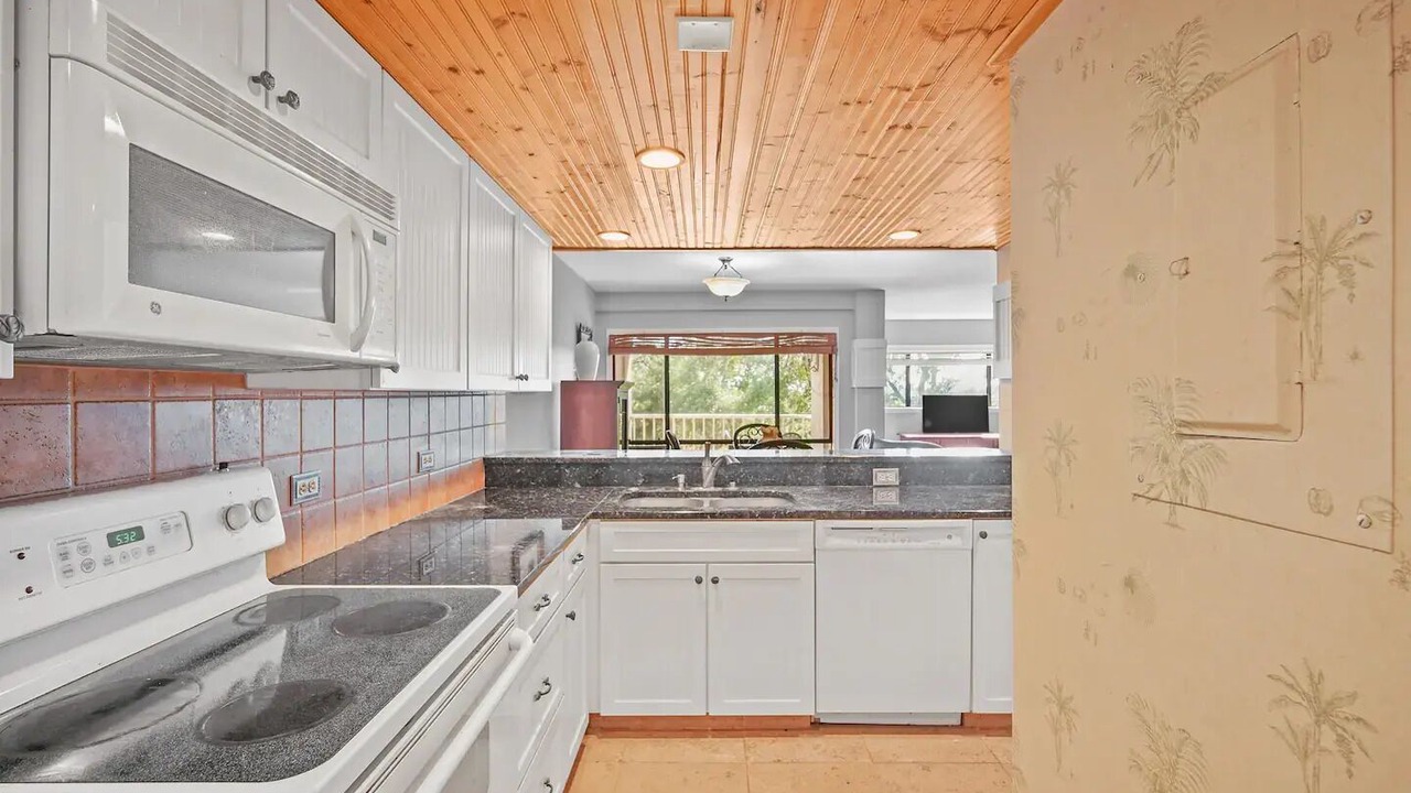 Photo of Kitchen in Spanish Wells