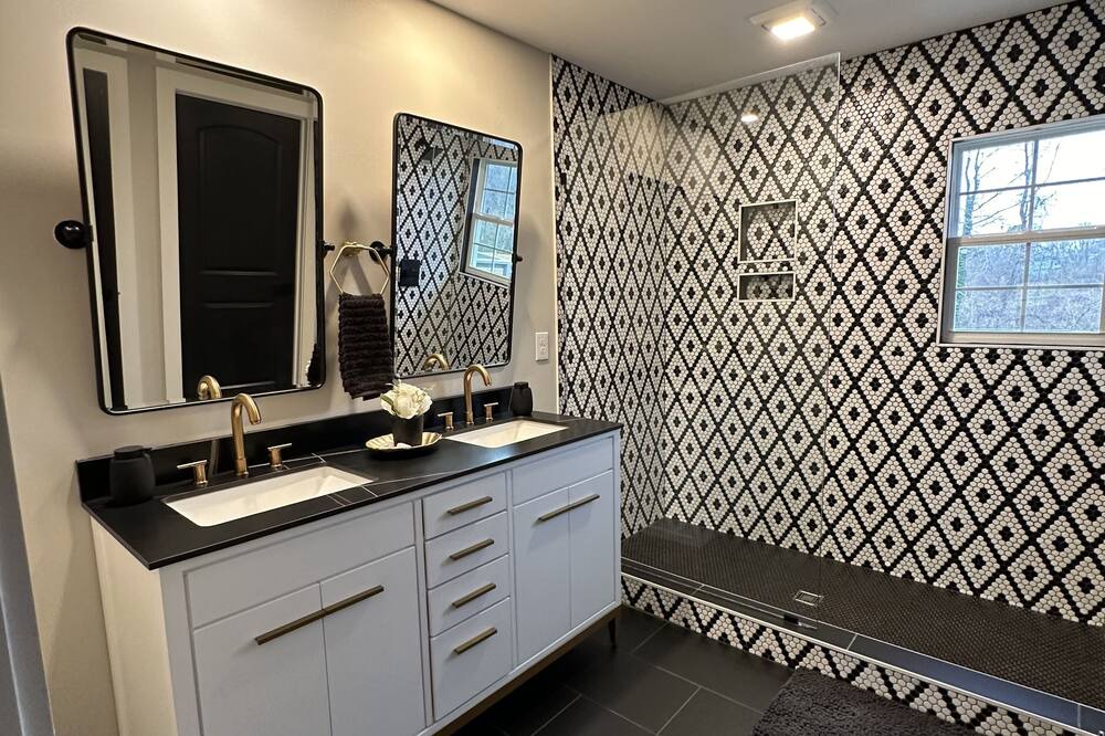 Photo of Bathroom in Seneca