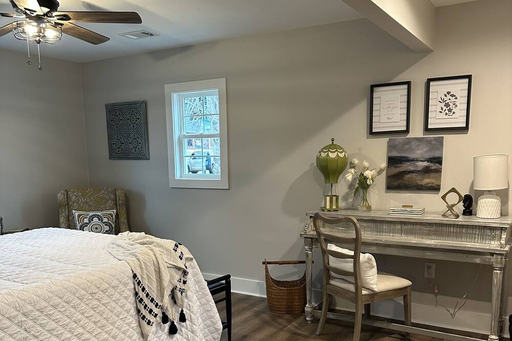 Photo of Bedroom in Seneca