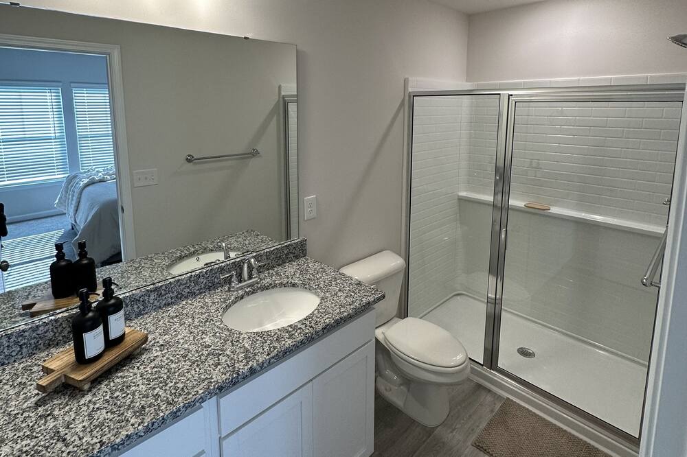 Photo of Bathroom in Huntcliff