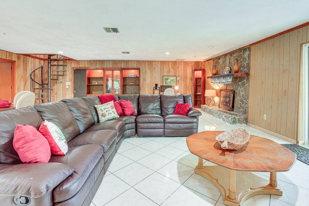 Photo of Livingroom in Sylvan Shores