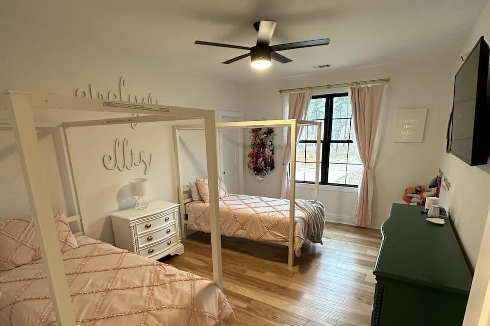 Photo of Bedroom in Appling