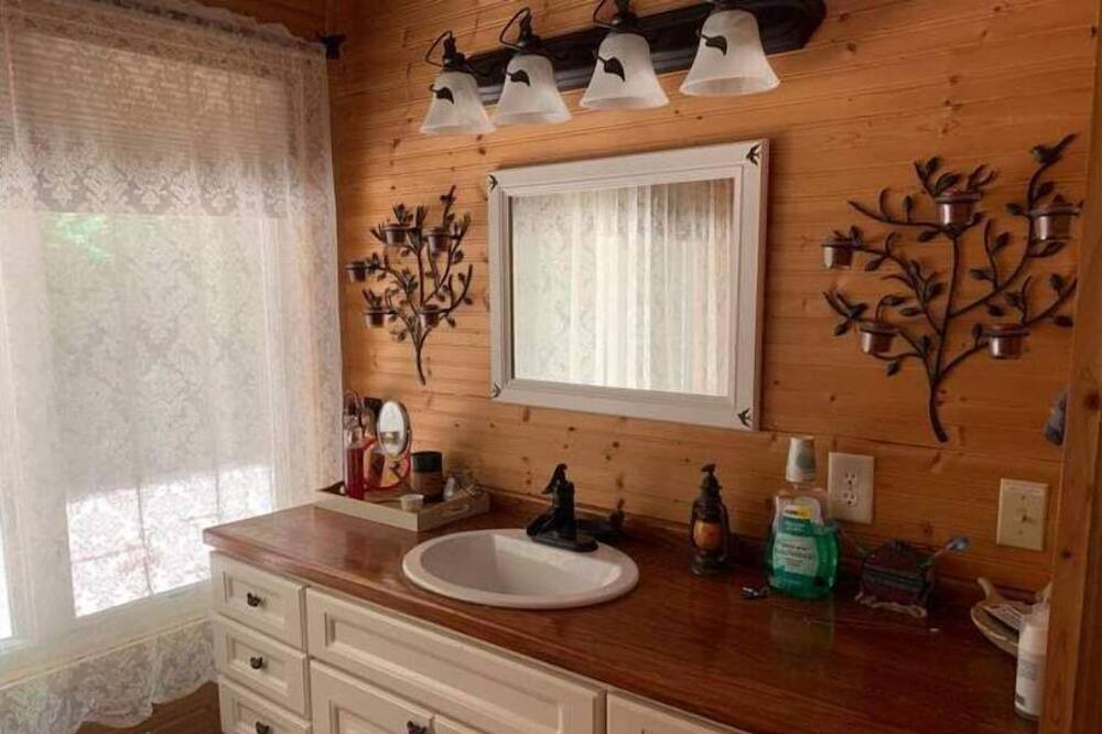 Photo of Bathroom in Mountain Rest