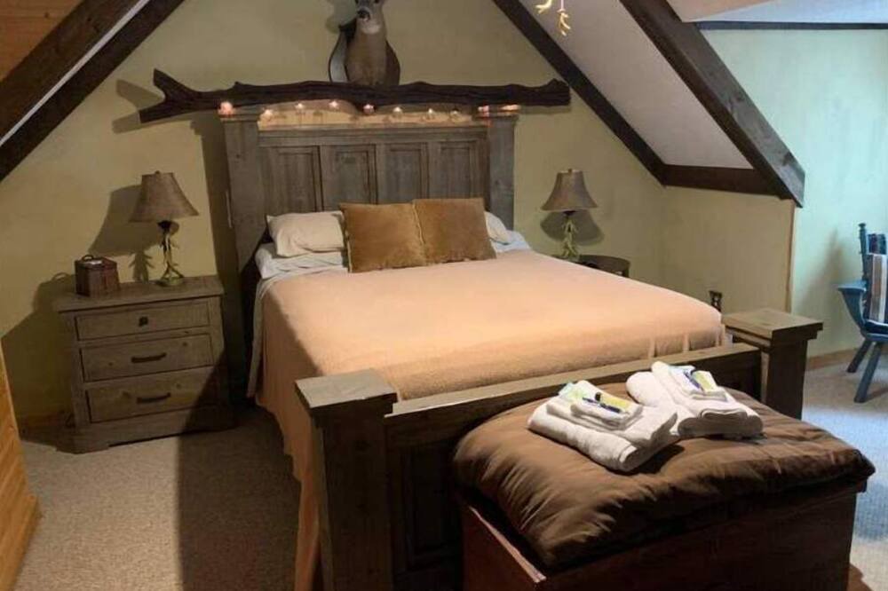 Photo of Bedroom in Mountain Rest