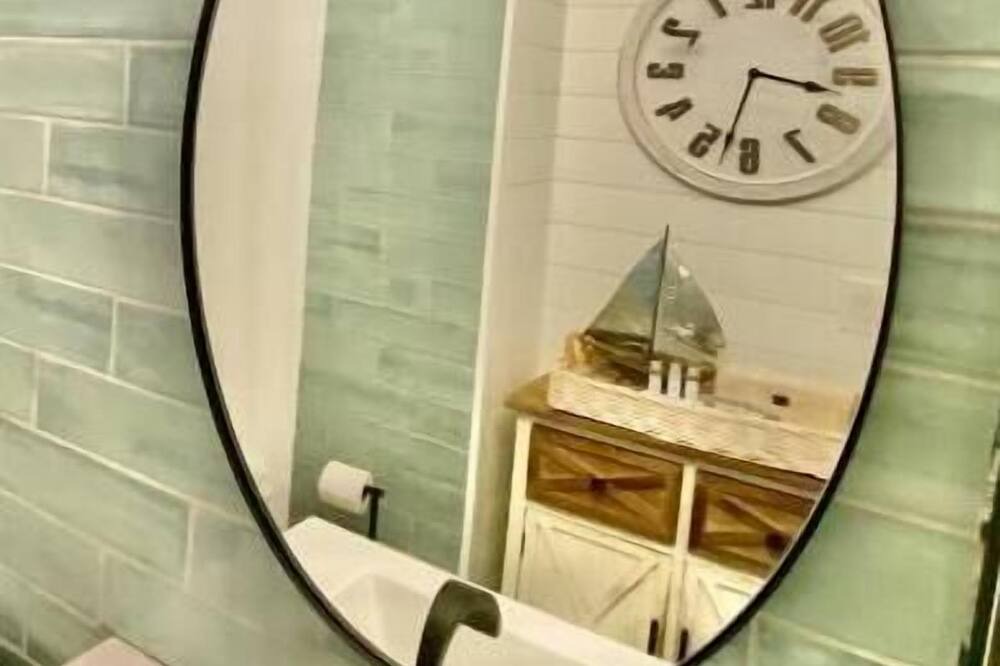 Photo of Bathroom in Folly Field