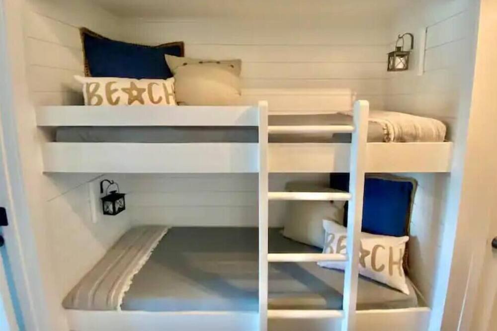 Photo of Bedroom in Folly Field