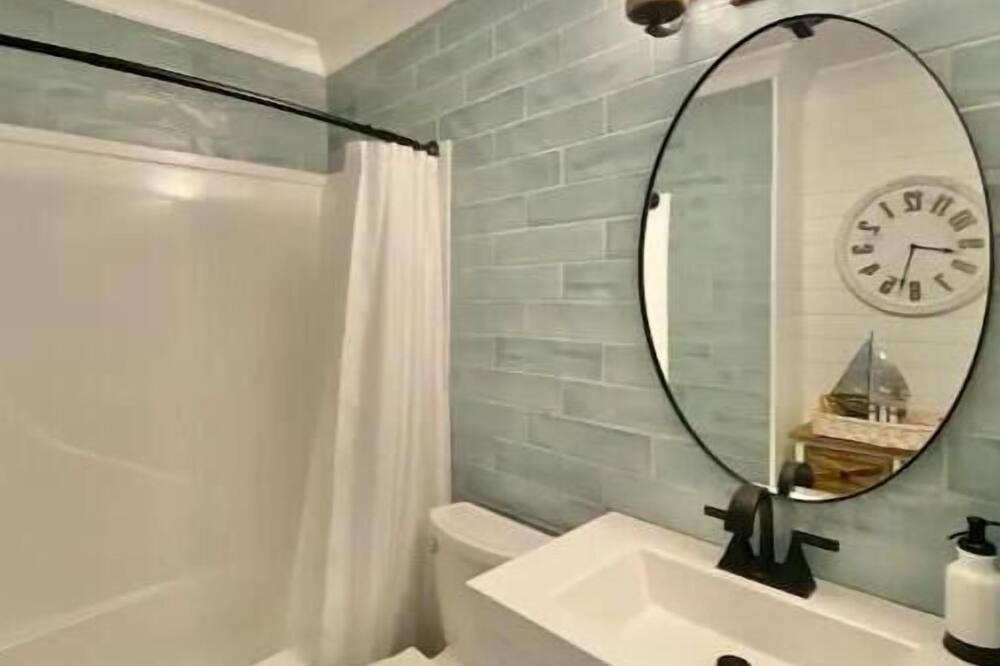 Photo of Bathroom in Folly Field