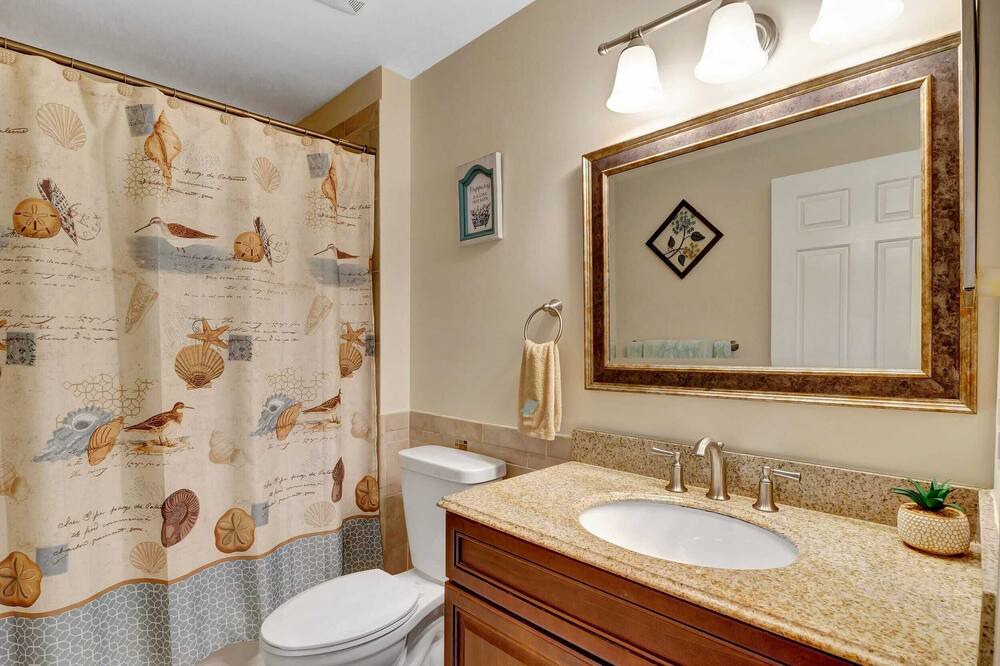 Photo of Bathroom in Lely Golf Estates