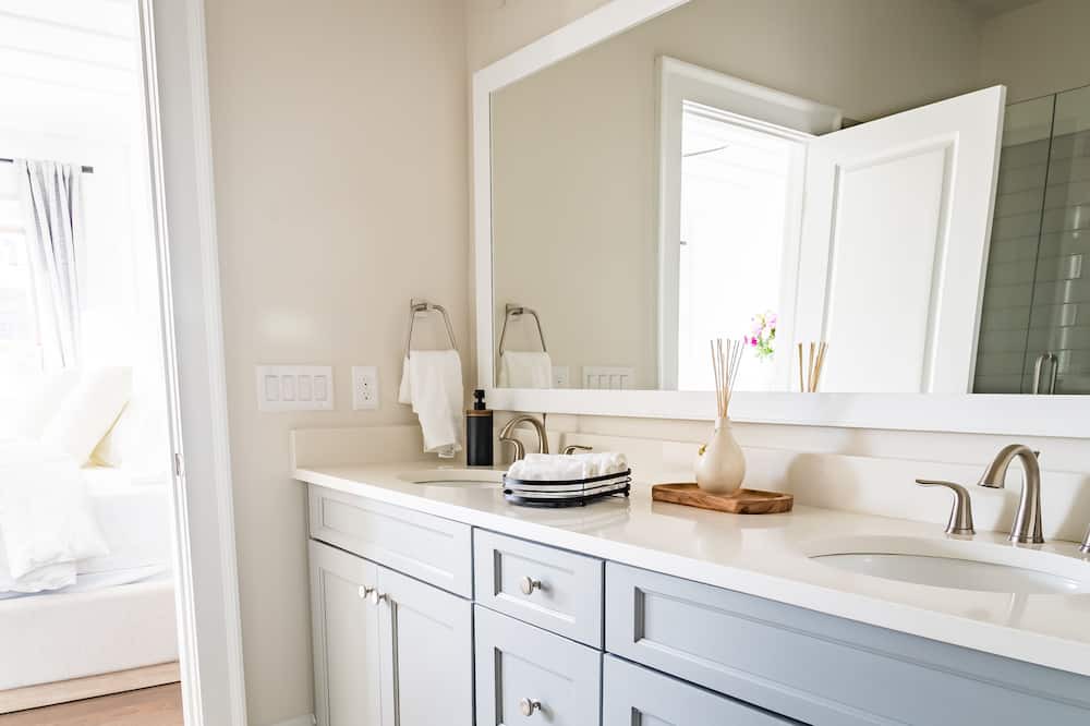Photo of Bathroom in Hitch Village - Fred Wessels Homes