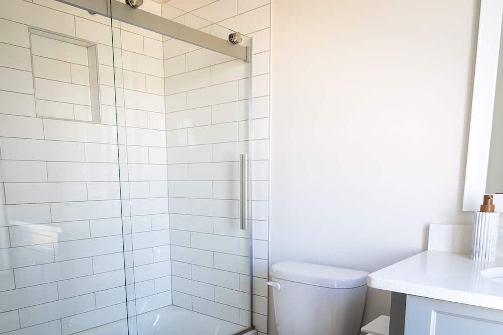 Photo of Bathroom in Hitch Village - Fred Wessels Homes