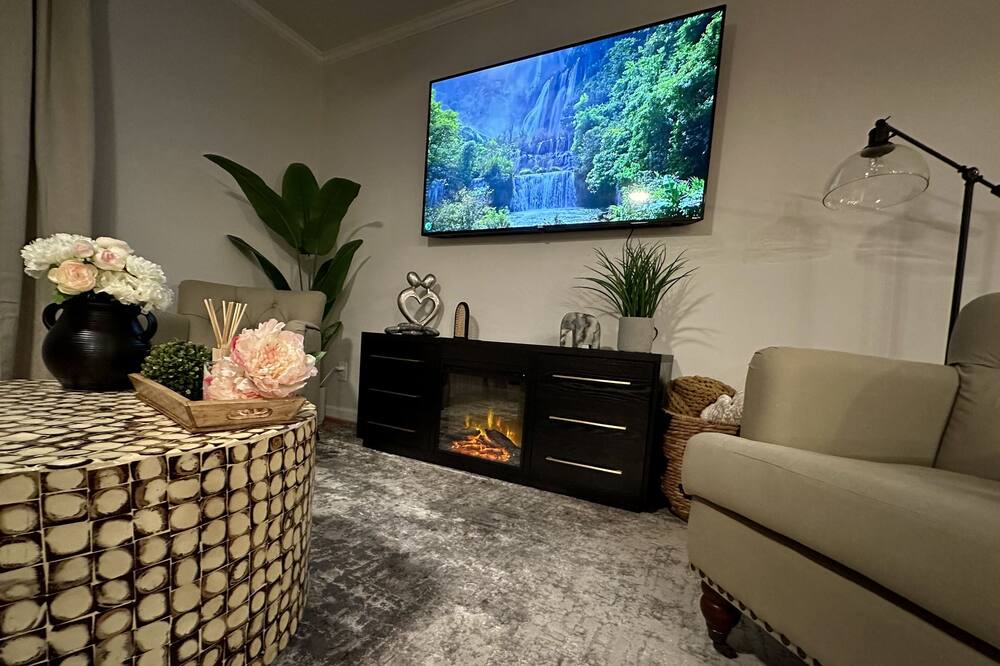 Photo of Livingroom in Northeast Raleigh