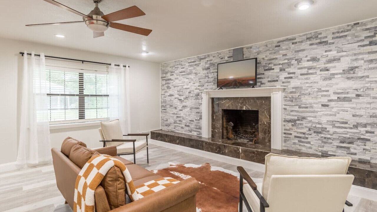 Photo of Livingroom in DeLand