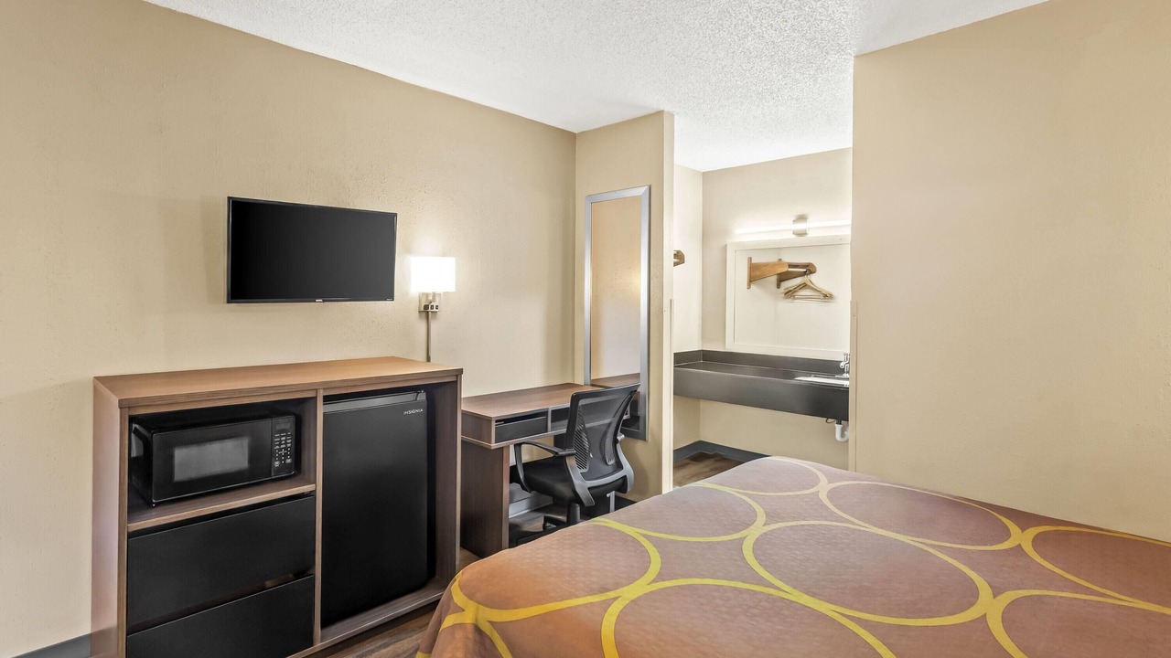 Photo of Bedroom in Commerce