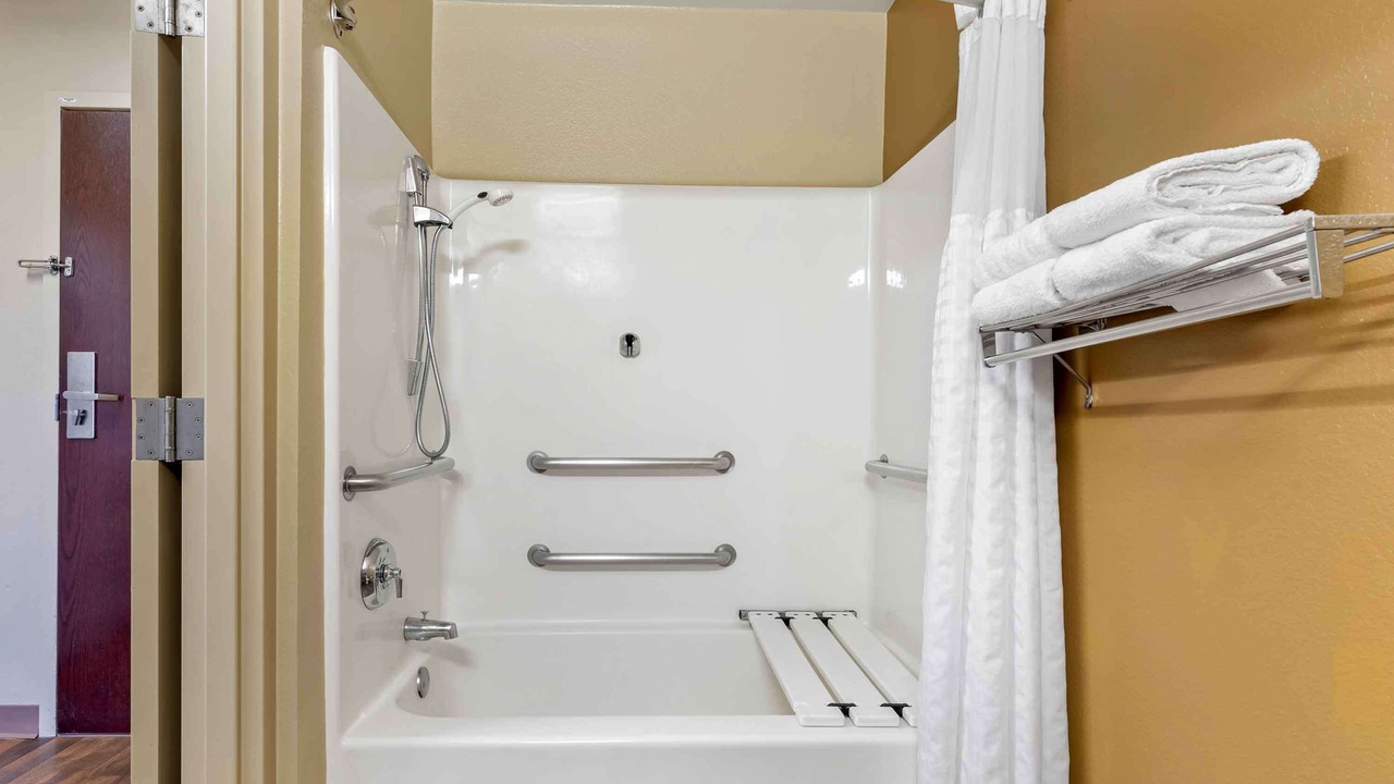 Photo of Bathroom in Poplar Place - University Place