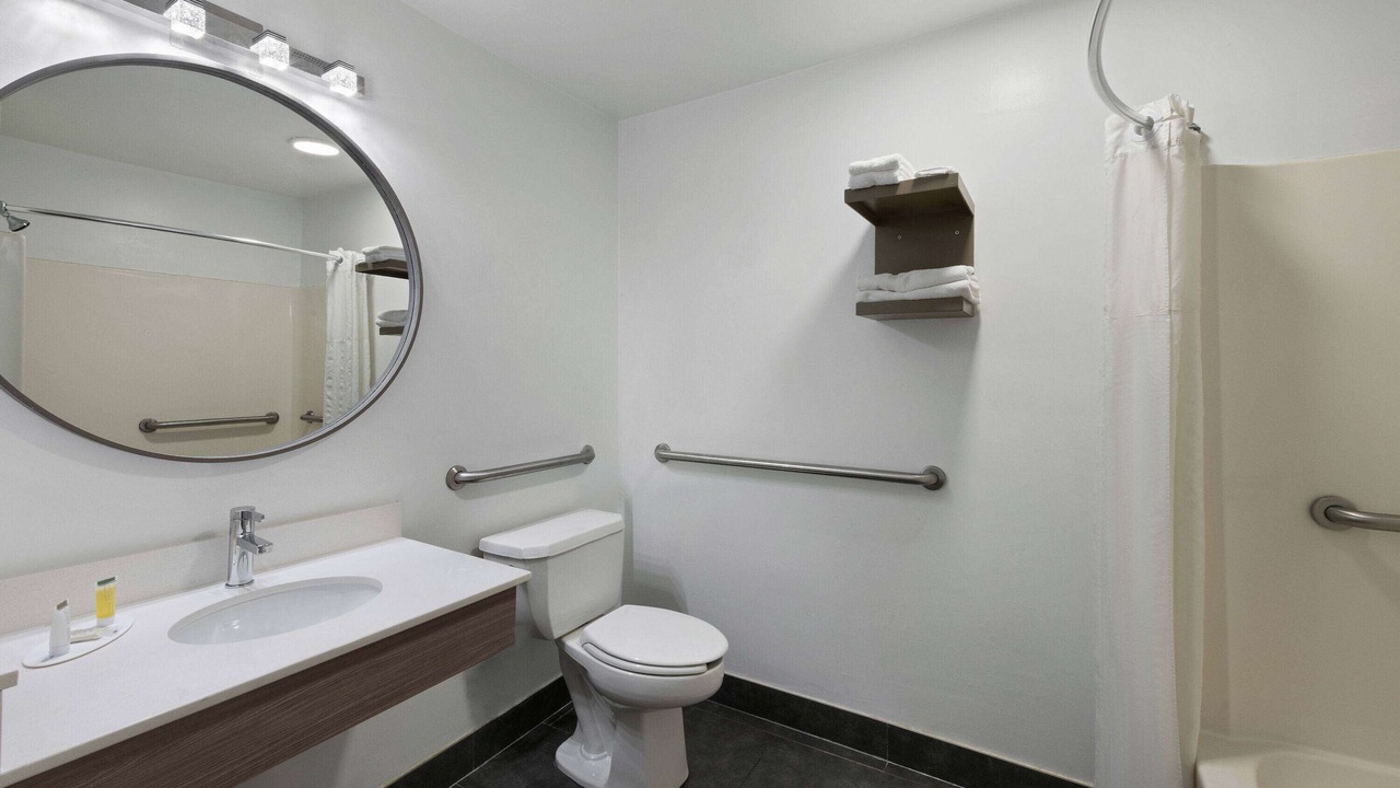 Photo of Bathroom in Seven Oaks