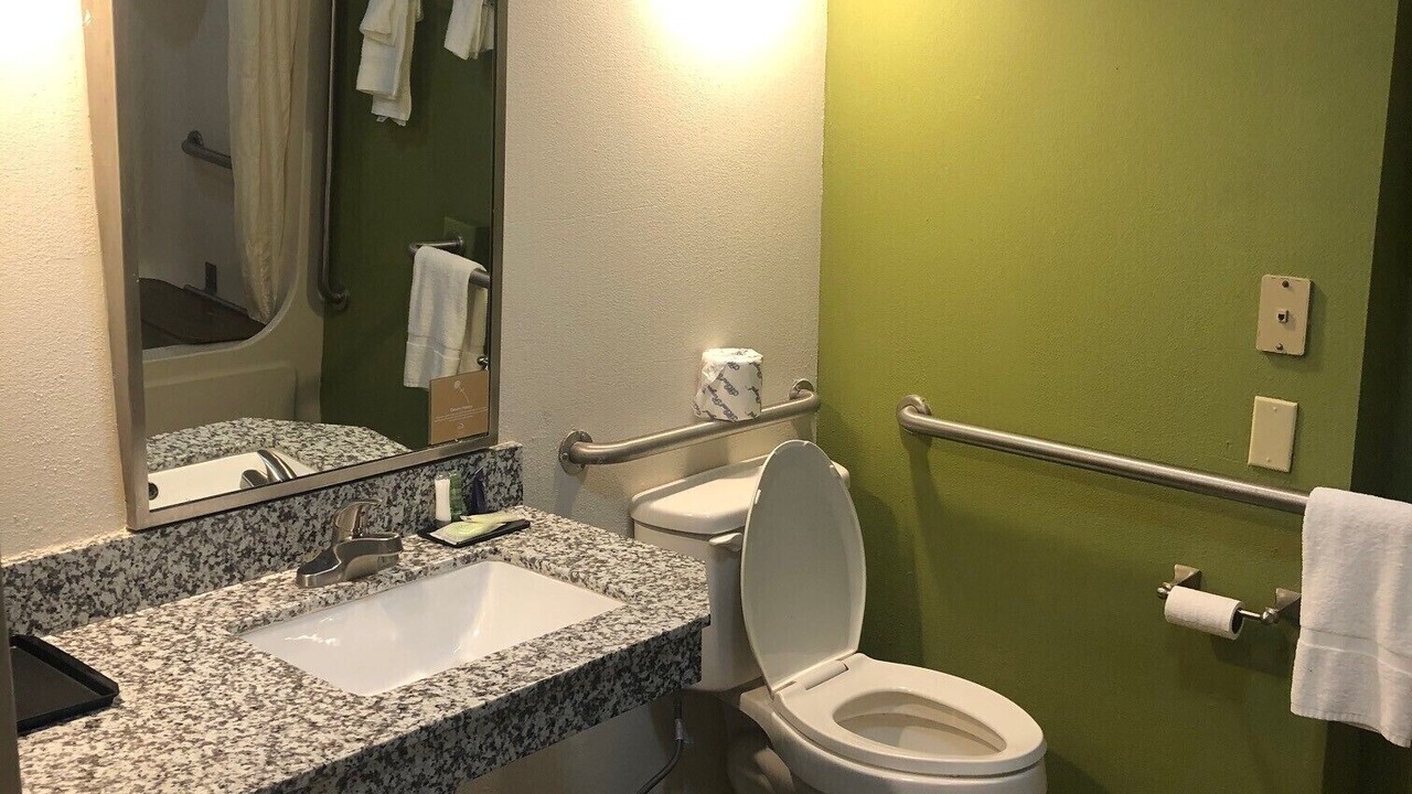 Photo of Bathroom in Seven Oaks