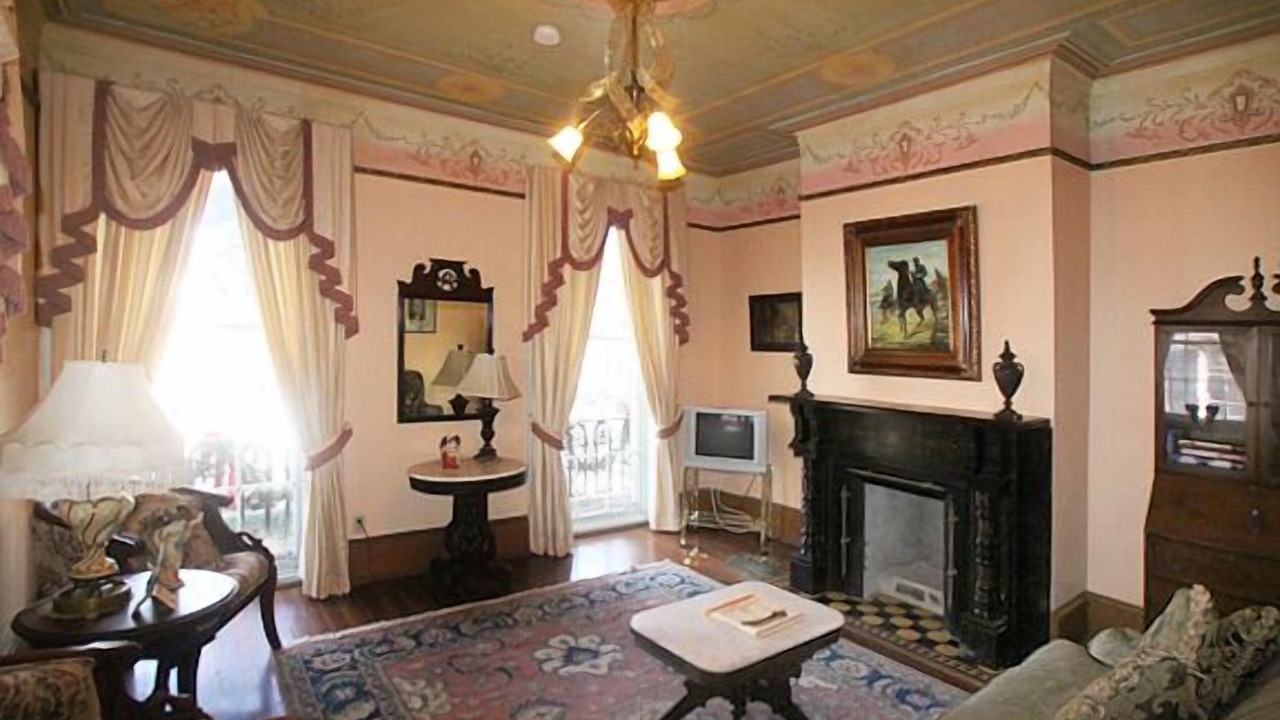 Photo of Bedroom in Historic District - North