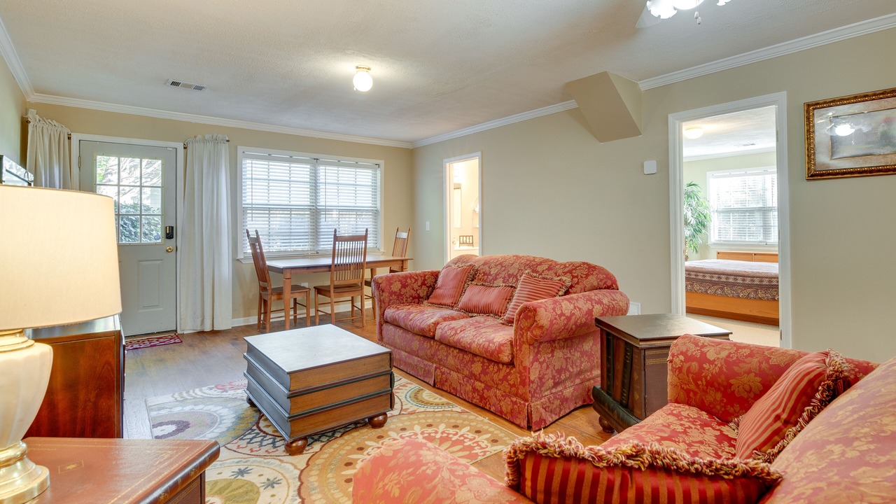 Photo of Livingroom in Lawrenceville