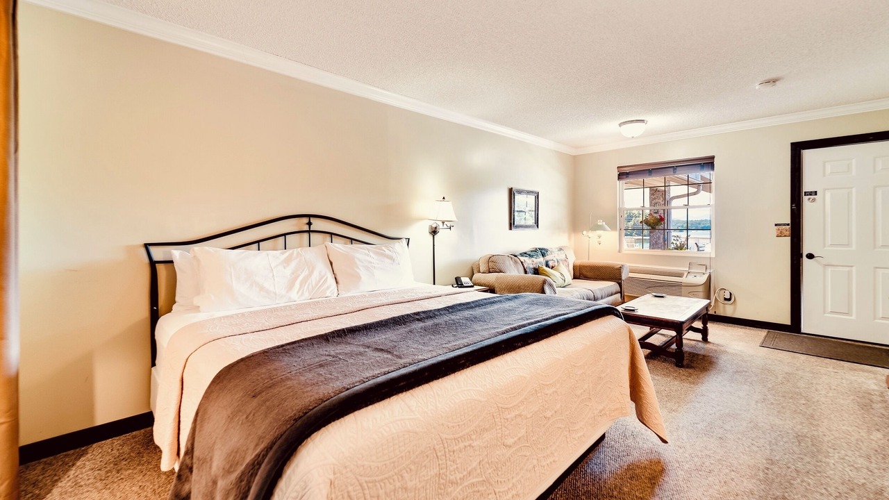 Photo of Bedroom in Hayesville