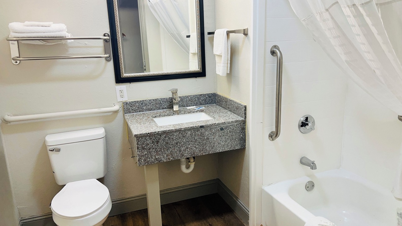 Photo of Bathroom in Union City