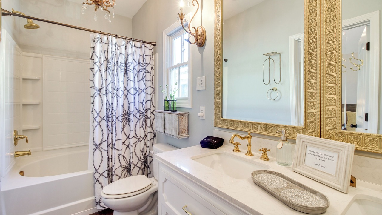 Photo of Bathroom in Thomas Square