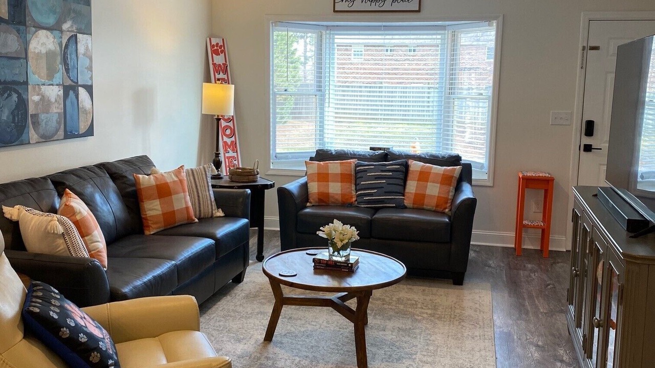 Photo of Livingroom in Clemson