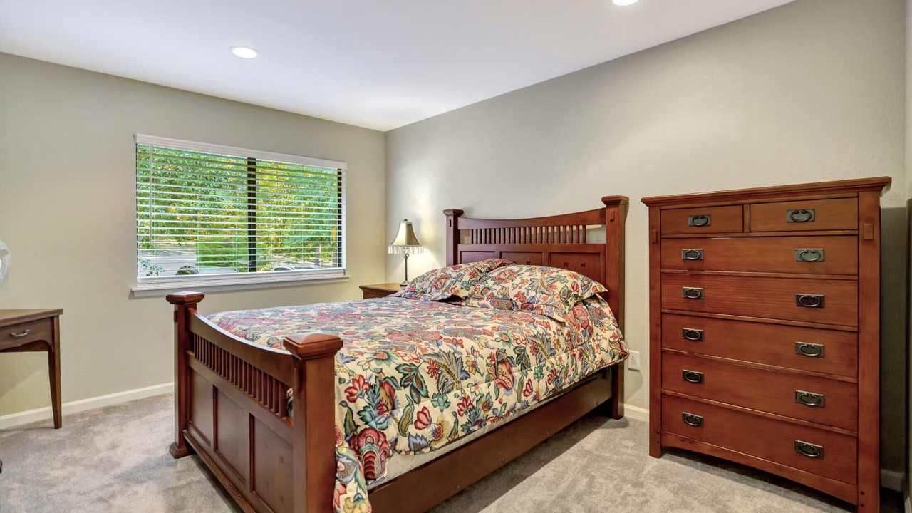 Photo of Bedroom in Salem