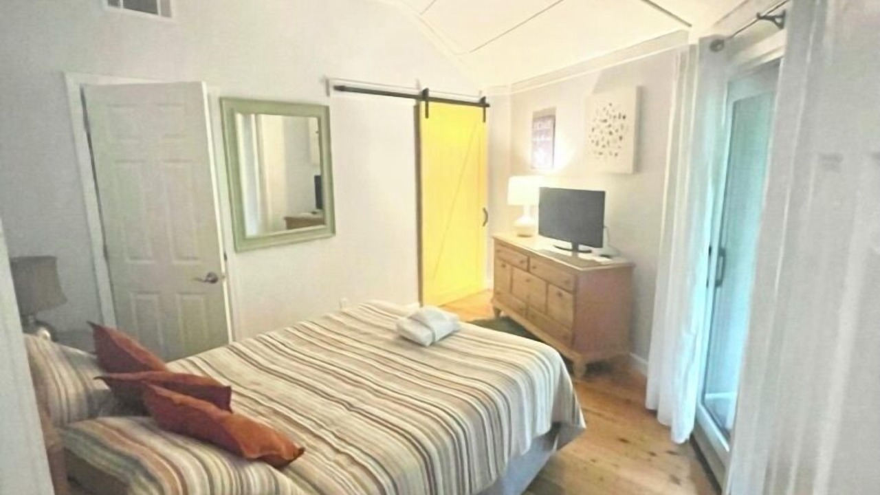 Photo of Bedroom in Night Heron