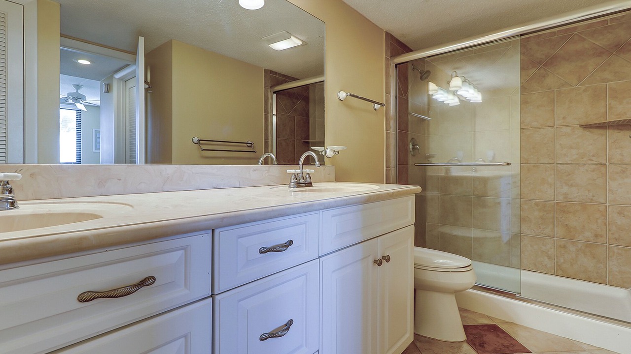 Photo of Bathroom in Folly Field