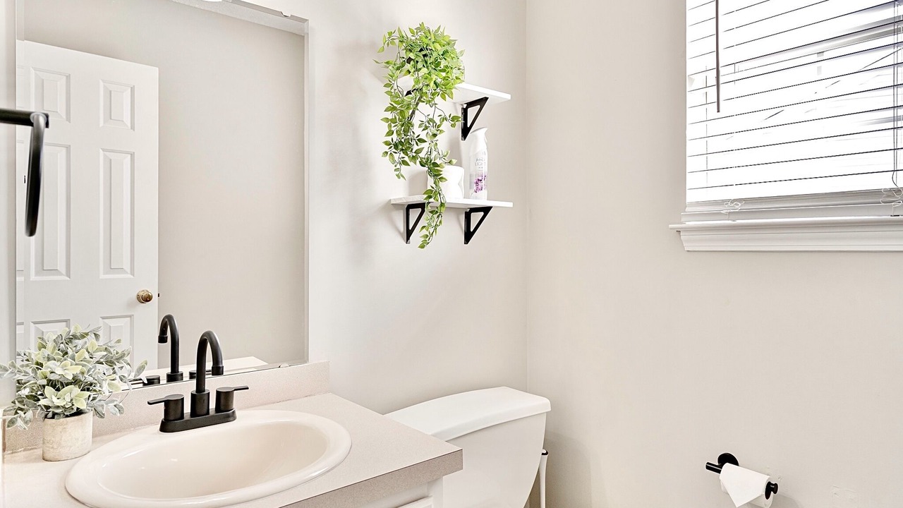 Photo of Bathroom in Huntcliff