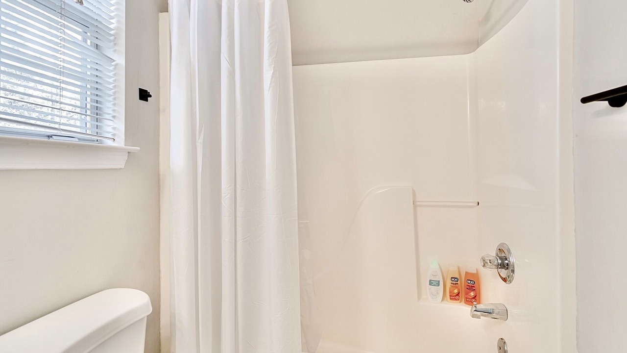 Photo of Bathroom in Huntcliff