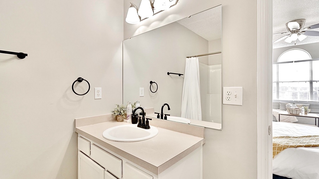 Photo of Bathroom in Huntcliff