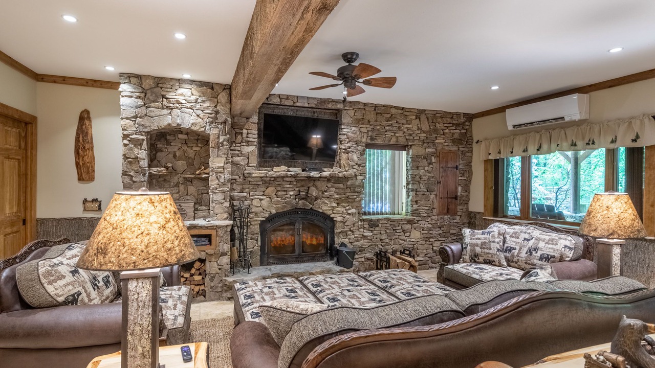 Photo of Livingroom in Tuckasegee