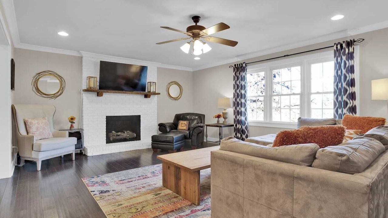 Photo of Livingroom in Clemson
