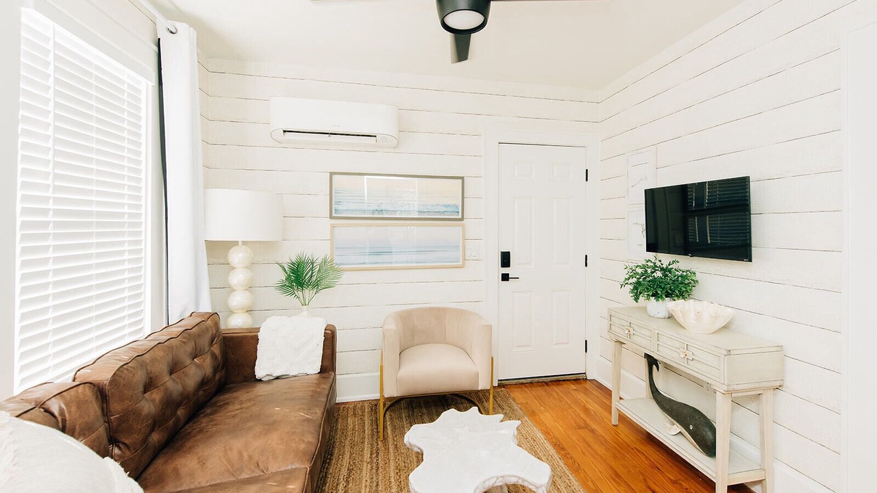 Photo of Livingroom in Historic Uptown