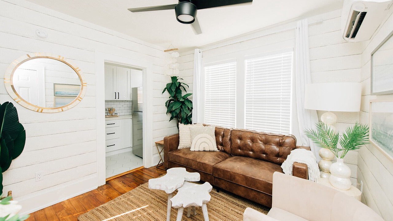 Photo of Livingroom in Historic Uptown