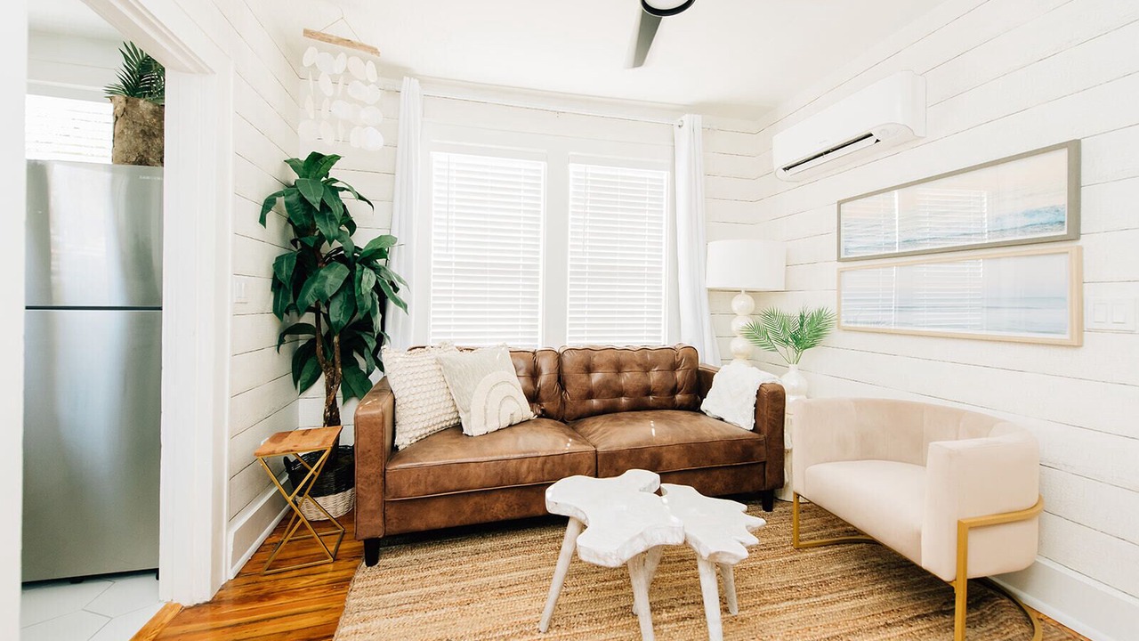Photo of Livingroom in Historic Uptown