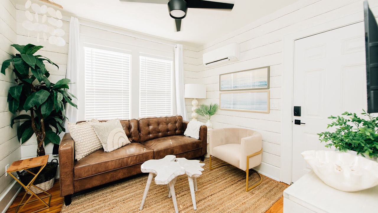 Photo of Livingroom in Historic Uptown