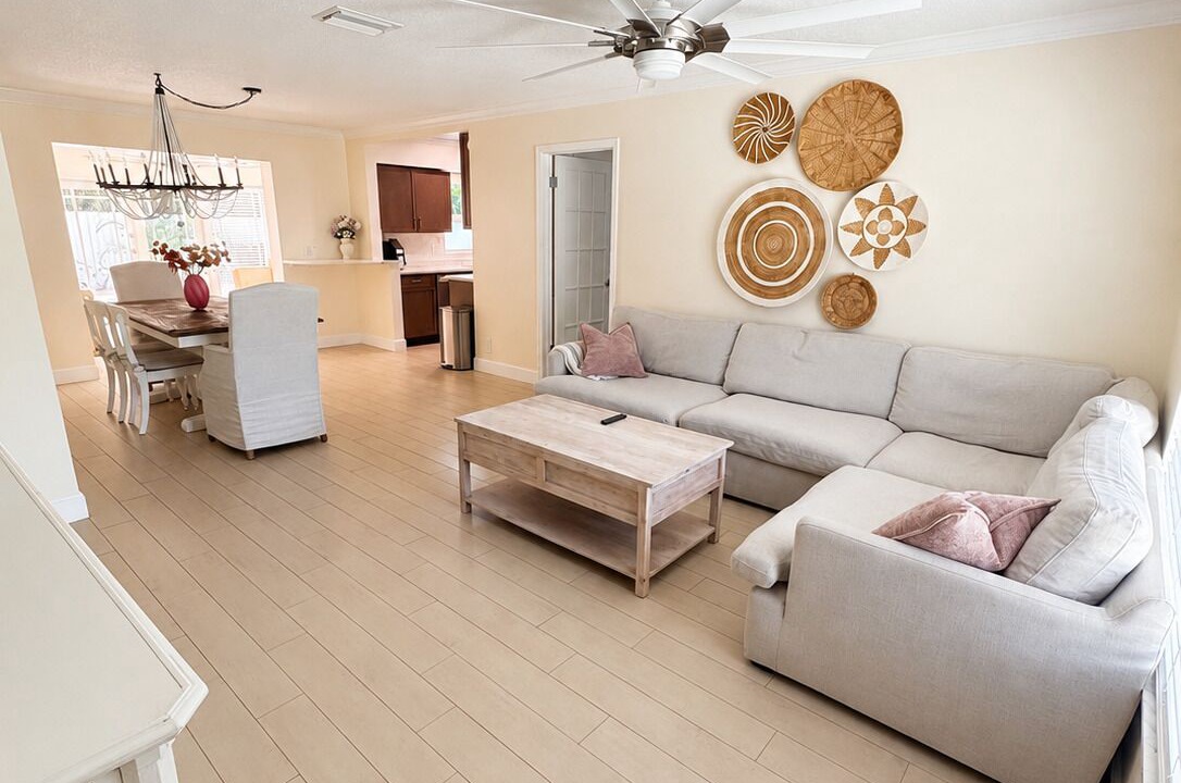 Photo of Livingroom in Tropic Palms