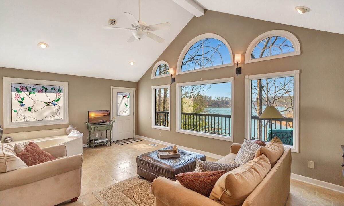 Photo of Livingroom in Six Mile